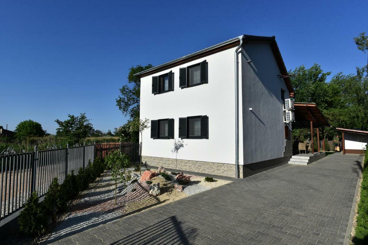 Siraly Apartman Хайдунанаш Экстерьер фото